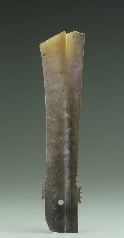 Gaffelmejsel (zhang), Qijia-kultur, ca 2500-2000 f.Kr. (jade) av Neolithic Period Chinese School