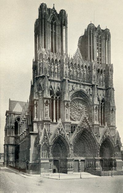 En stor gotisk byggnad: katedralen i Reims, byggd på 1200- och 1300-talen, c1930. av Neurdein