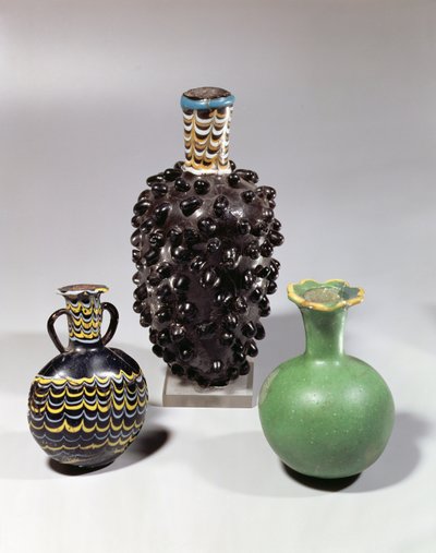 Egyptiska vaser: druvklasar, granatäpple och vågmotiv (glas) av New Kingdom Egyptian