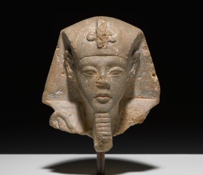 Huvud från en shabti från Akhensten, ca 1352-1336 f.Kr. (kalksten) av New Kingdom Egyptian