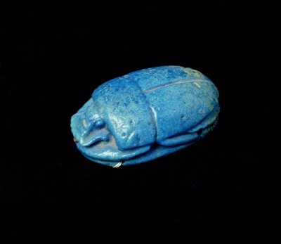 Scarab från en mumie, från Thebe (fajans) av New Kingdom Egyptian