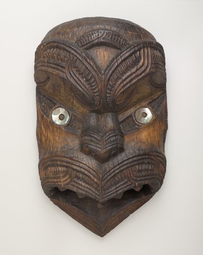 Gable Mask (Koruru) från Gisborne, North Island, ca 1860 (trä och paua-skal) av New Zealand School