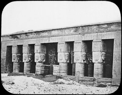 Hathors tempel, Dendera, Egypten, c1890. av Newton and Co