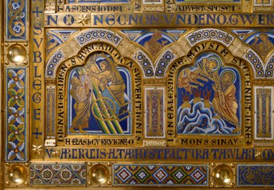 Verdun-altare gjort i guld och enamaille av Nicolas de Verdun (ca.1130/50-1205): scener från Gamla och Nya testamentet: detalj som visar uppstigningen av Elia och Moses som tar emot lagens tabeller. 1100-talet Klosterneuburg Wien, Österrike av Nicholas of Verdun