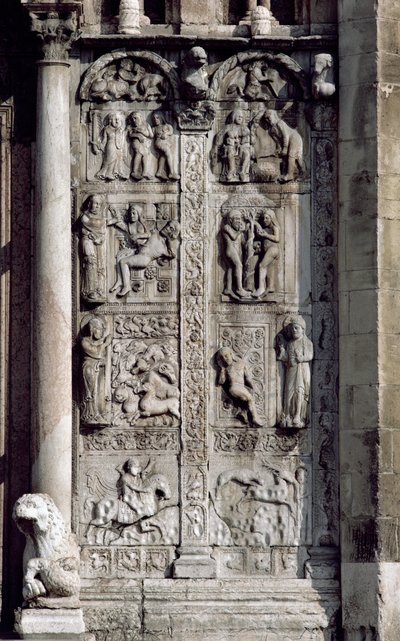 Detalj från västra verandans södra sida, c.1120-38 sten se 136520 och 136522 av Nicholaus