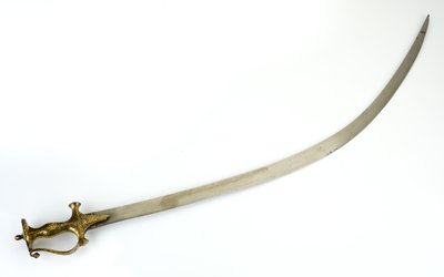 Talwar sabel med indo-muslimsk fäste av panjabi-typ, klinga möjligen 1700-talet, fäste 1800-talet (stål, rostat järn, guld-falskdamaskerande) av North Indian School