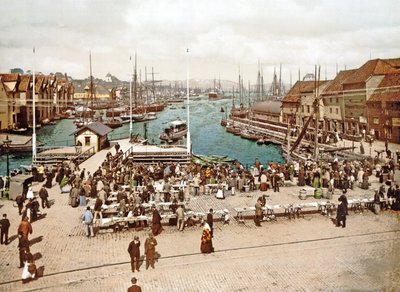 Fisketorget, Bergen, pub. c.1900 av Norwegian Photographer