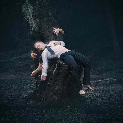 Surrealistisk skogssömn av Nuno Araujo