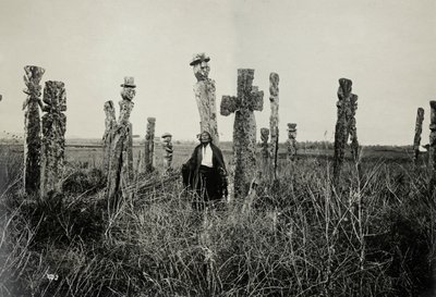 Bön på kyrkogården, Araucano, Chile (silvertryck av gelatin) av Oder W. Heffer
