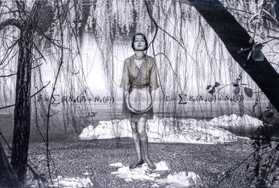 Antimateria, 2022 (blandteknik på duk) av Olivia Gozzano