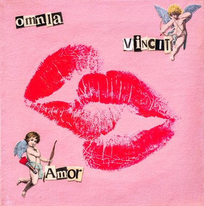 Kiss Omnia Vincit Amor, 2020 (blandteknik på duk) av Olivia Gozzano