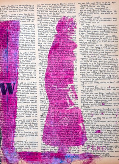 News, 2022 (blandteknik på tidningspapper) av Olivia Gozzano