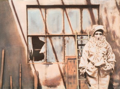 Pierrot, 2022 (cyanotypi och blandteknik) av Olivia Gozzano