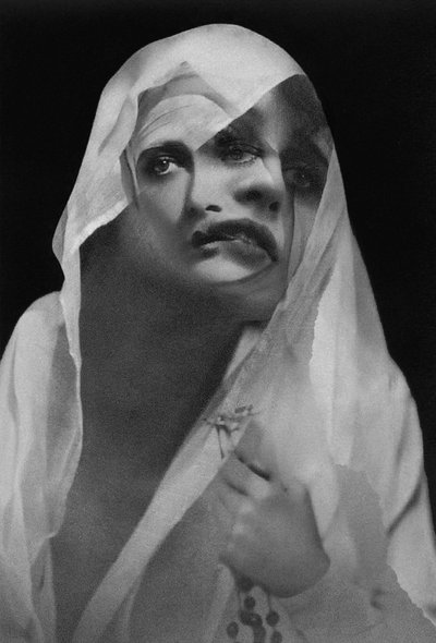 Sante, 2025 (Digital blandteknik) av Olivia Gozzano