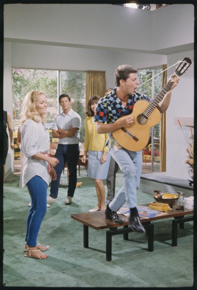 Frankie Avalon och Tuesday Weld på uppsättningen av "I