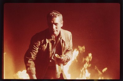 Paul Newman på uppsättningen av "The Towering Inferno" av Orlando Suero