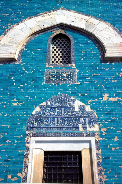 Vy över portalen till den gröna mausoleen av Ottoman School