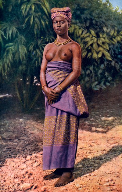 En kvinna från Accra, Ghana, 1922. av P. A. McCann