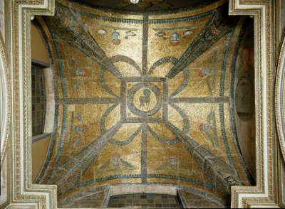 Mosaiker från 500-talet, i mitten lammet. Valv av Johannes Döparens kapell. Johannes evangelisten inne i det paleochretiska dopkapellet San Giovanni in Laterano (S:t Johannes evangelisten), byggt omkring 440. Rom av Paleo Christian
