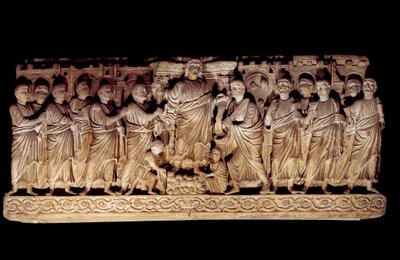 Paleochretisk konst: snidad sarkofag som representerar Kristus med apoters. från Peterskyrkan i Rom, mausolee av Anicii. 390-400 e.Kr. Paris, Louvren av Paleo Christian