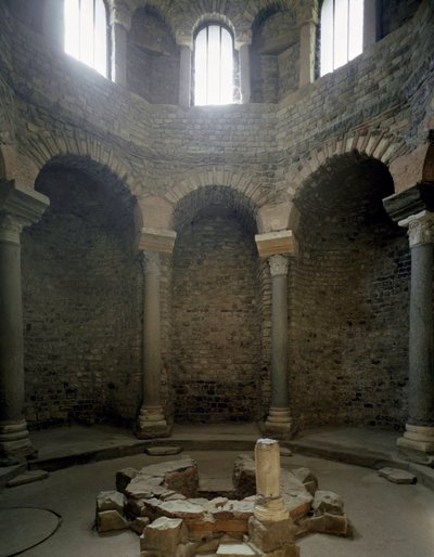 Paleokristen konst: utsikt över det inre av baptisteret, 500-talet. Frejus (Var) av Paleo Christian