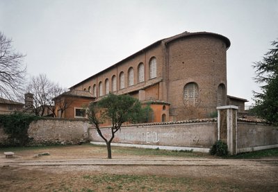 Utsikt över kyrkan St Sabina, grundad 422 av Paleo Christian
