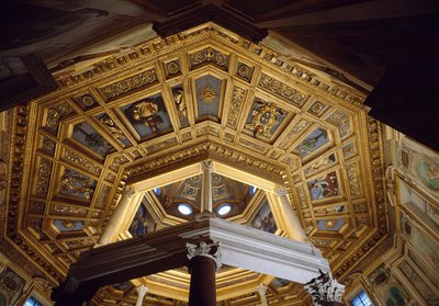 Utsikt över valvet inuti det paleokristna dopkapellet San Giovanni in Laterano (St. John Laterano) (Lateran-baptisteriet eller San Giovanni in Fonte), byggt omkring 440. Rom av Paleo Christian