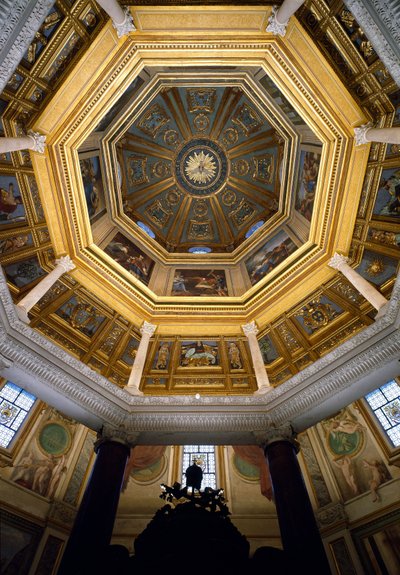 Utsikt över valvet inuti det paleokristna dopkapellet San Giovanni in Laterano (St. John Laterano) (Lateran-baptisteriet eller San Giovanni in Fonte), byggt omkring 440. Rom av Paleo Christian