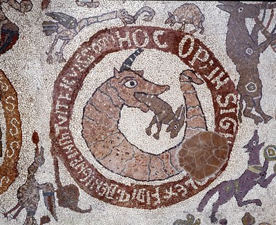 Representation av Leviathan i form av en krokodil som förkroppsligar Satan som håller i sin mun en hare som representerar människan. Mosaik av Pantaleone, präst och mosaik. 1163-1166. Centralskeppet i katedralen i Otranto (Otranto), Italien ©Luisa Ricci av Pantaleon Pantaleon