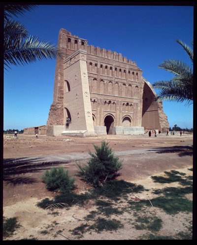 Utsikt över Palace of Shapur I och Chosroes båge av Parthian Parthian