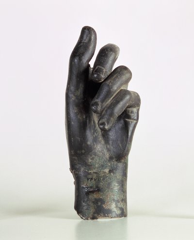 Fragment av en hand, möjligen av en bågskytt, från Shami, Malamir, Iran (brons) av Parthian School