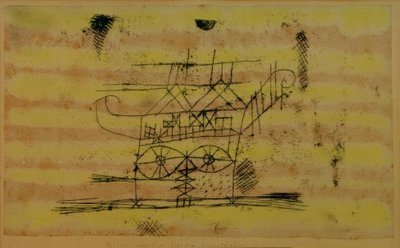 Byggnadsställning för huvudet på en monumental skulptur av Paul Klee