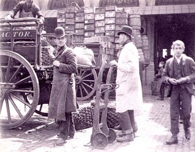 Lossning på Billingsgate Market av Paul Martin