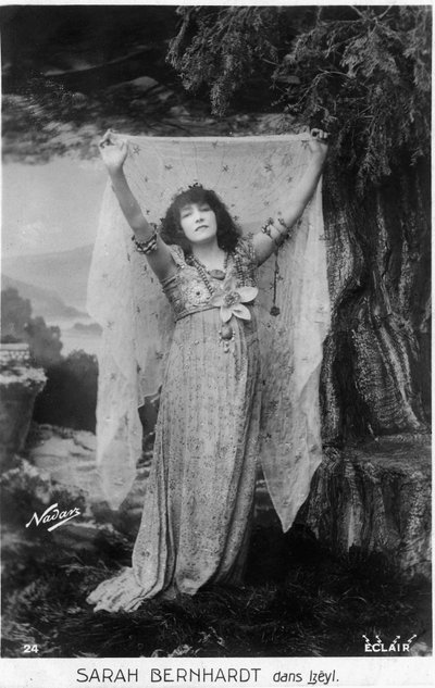 Henriette Rosine Bernard aka Sarah Bernhardt (1844-1923) som Izëyl, vykort (s/v foto) av Paul Nadar
