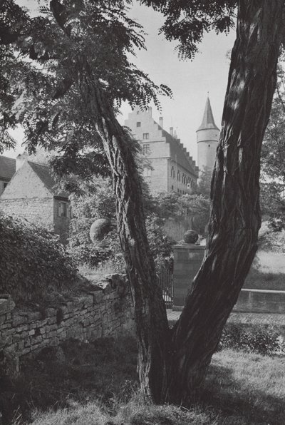 F.d. biskopspalatset och Nikolausturm, Ochsenfurt, Bayern (svartvitt foto) av Paul Wolff