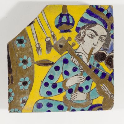 En Safavid Persia cuerda seca keramikbricka från sent 1600-tal som föreställer en man som spelar flöjt i en turban av Persian School