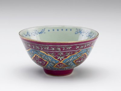 Skål med inskriven dikt, Iran, Qajar-dynastin, sent 1800- eller tidigt 1900-tal (keramik) av Persian School