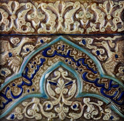 Gjuten frisplatta gjord för den mongoliska sultanen Abaqa Khans palats, ca 1270-75 (keramik, fritta, underglasyr och lysteröverglasyr) av Persian School