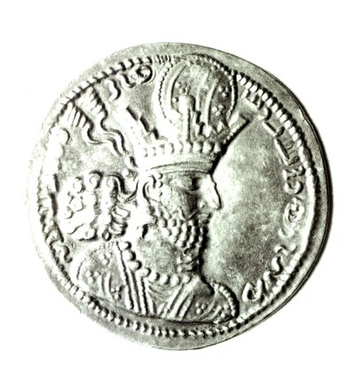 Framsidan av ett mynt som visar profilen av Shapur II (310-79), Sassanian (silver) (se 162414 för baksidan) av Persian School