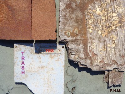 JA... TRASH ART.2020 av Peter McClure