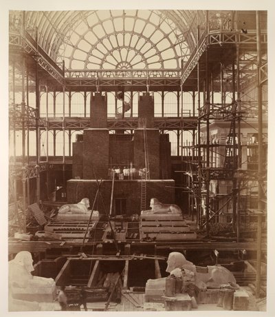 Förberedelser för uppförandet av Colossi of Abu Simbel, Crystal Palace, från "Photographic Views of the Progress of the Crystal Palace, Sydenham" av Philip Henry Delamotte