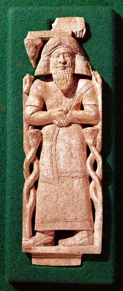 Elfenbensplakett av en gud, från statsbädden av Hazael, kung av Damaskus, Syrien, från Arslan Tasch (Hadatou) c.840 f.Kr. av Phoenician
