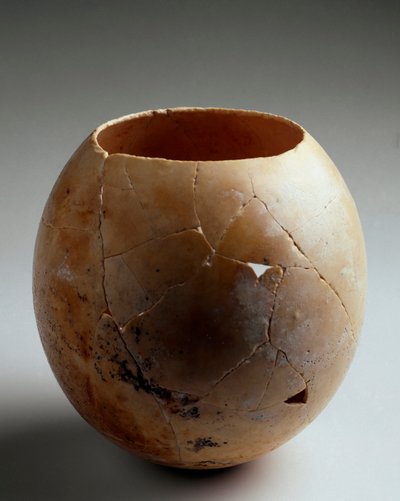 Fenicisk konst: tomt strutsägg. Från Laurita (Lumber). 700-talet f.Kr. Dämpa. 13,2 cm Grenada, arkeologiskt museum av Phoenician