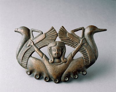 Fenicisk konst: representation av gudomen Astarte. Den är omgiven av två fåglar som lyfter. Bronsskulptur från 600-talet f.Kr. Från Sevilla. Dämpa. 16 cm Sevilla, arkeologiskt museum av Phoenician School