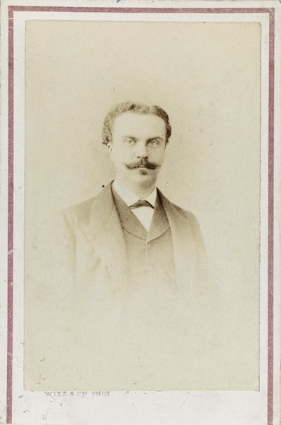 Porträtt av Guy de Maupassant, ca. 1880. av Photo studio Witz and Cie.