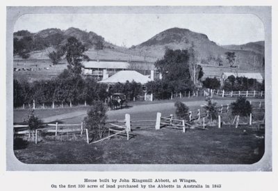 Hus byggt av John Kingsmill Abbott, i Wingen, på de första 330 hektar mark som köptes av Abbotts i Australien 1843 (s/v foto) av Photographer Australian