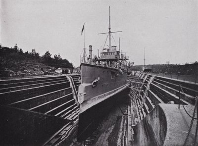 HMS "Flora," i Dock, Esquimalt, British Columbia (s/v foto) av Photographer Canadian