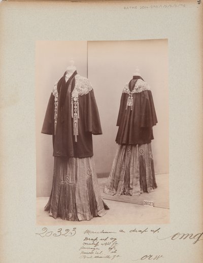 Albumsida: House of Worth, Coat av Photographer French
