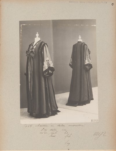 Albumsida: House of Worth, Coat av Photographer French
