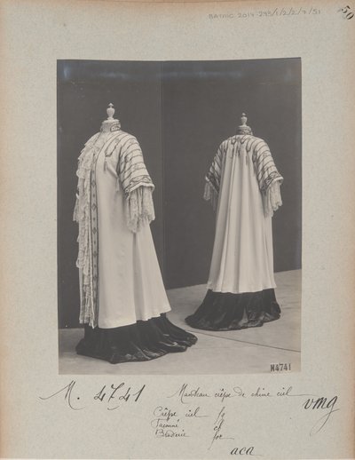 Albumsida: House of Worth, Coat av Photographer French